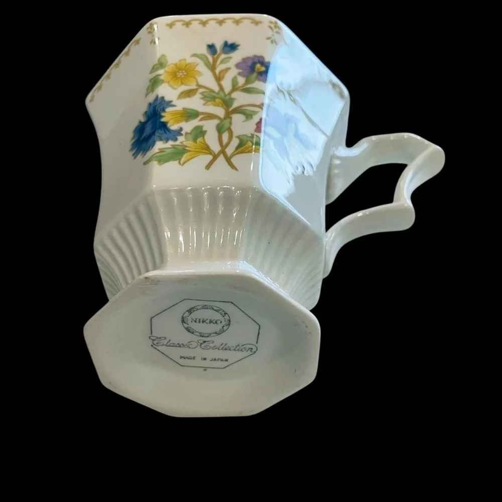 Vintage NIKKO Classic Collection Floral Bone China Footed Coffee Mug Japan 3.75